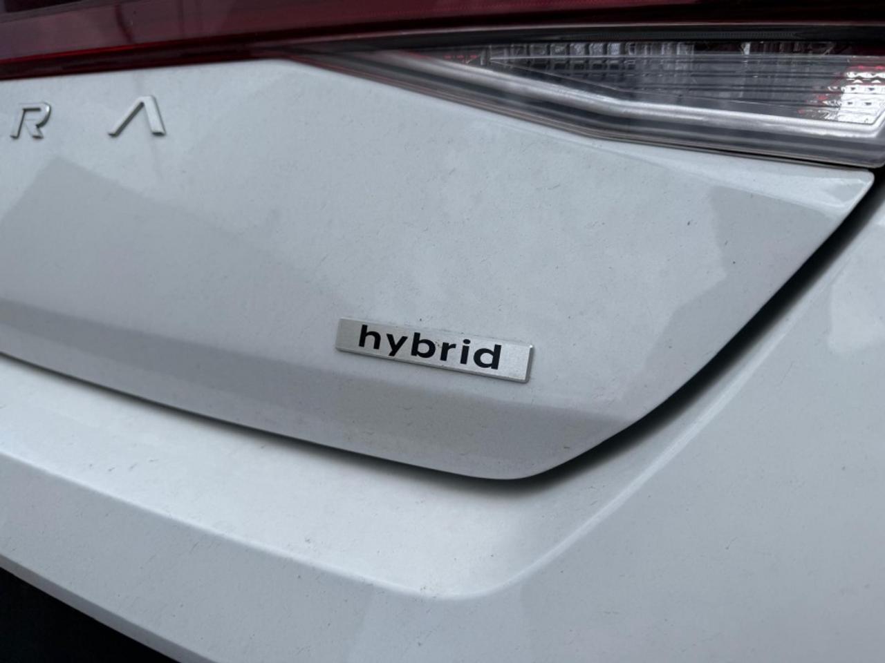 2025 Hyundai Elantra Hybrid LUXURY/ LEATHER/ SUNROOF/ NAVI/ CARPLAY/ REAR CAM - Photo #7