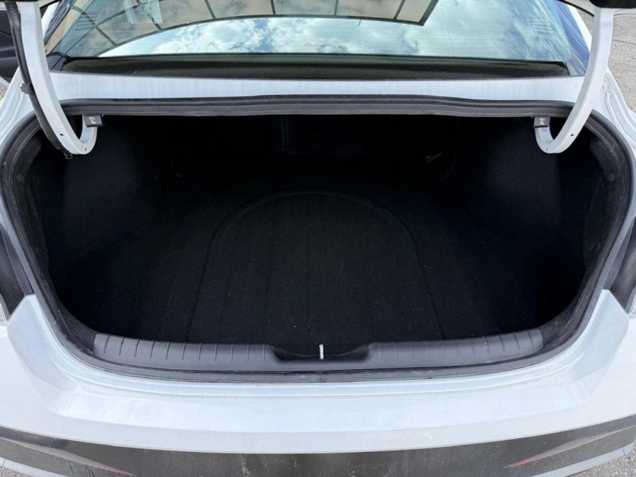 2025 Hyundai Elantra Hybrid LUXURY/ LEATHER/ SUNROOF/ NAVI/ CARPLAY/ REAR CAM - Photo #23