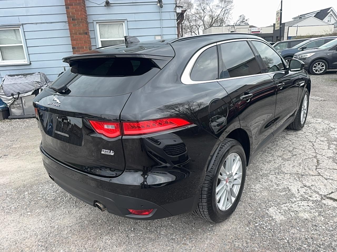 2017 Jaguar F-PACE 35t Prestige Photo2