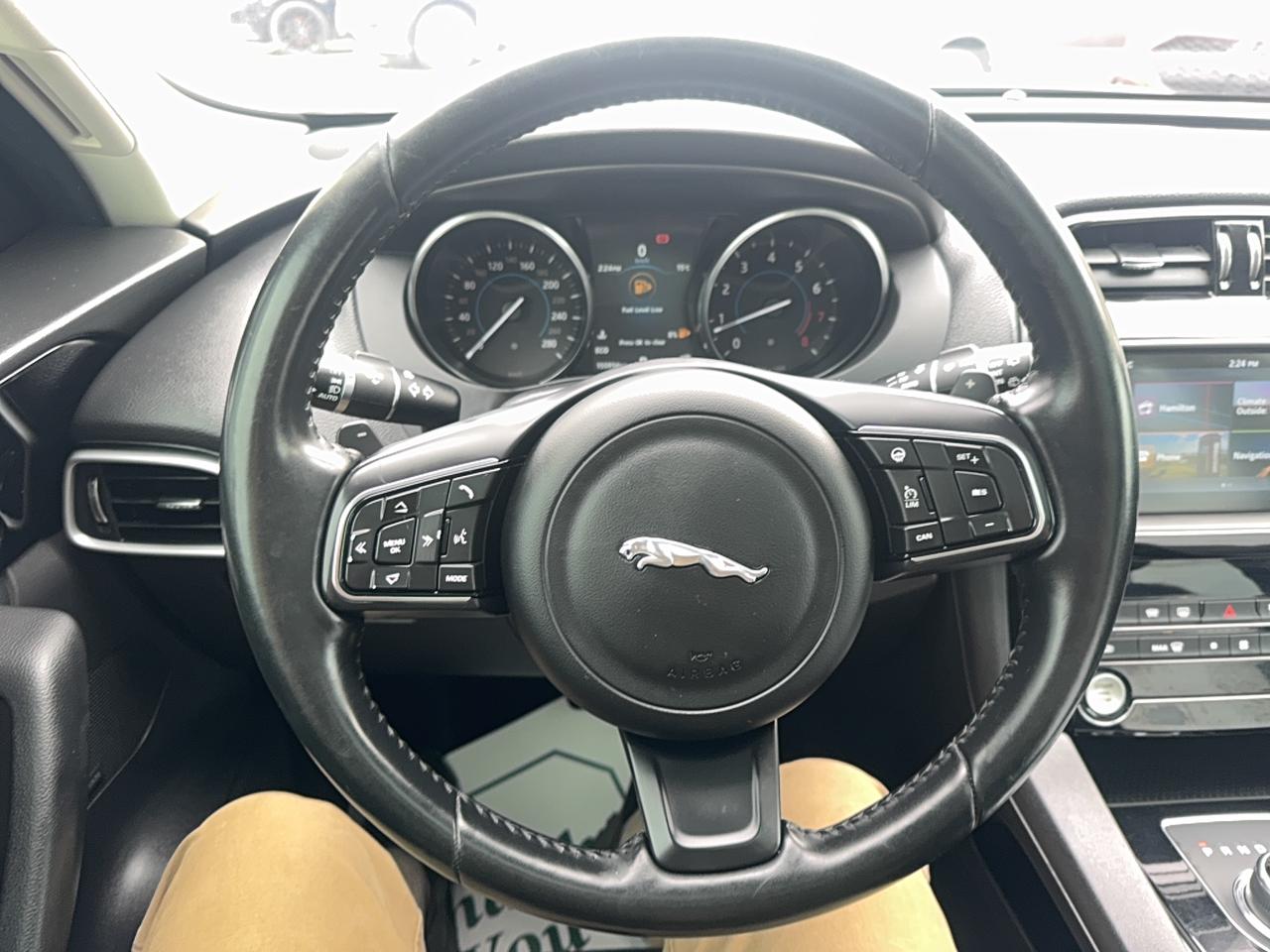 2017 Jaguar F-PACE 35t Prestige Photo