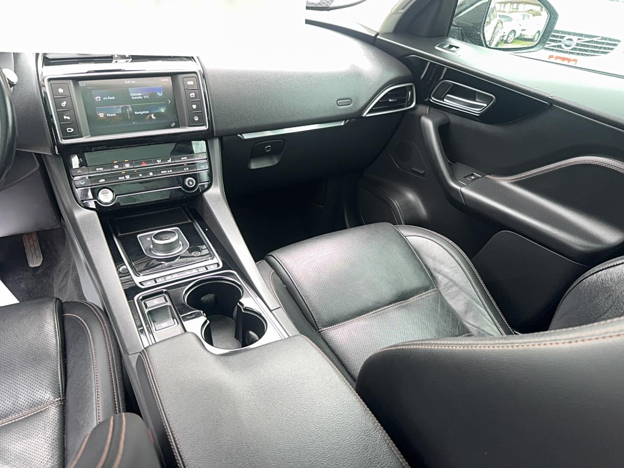 2017 Jaguar F-PACE 35t Prestige Photo