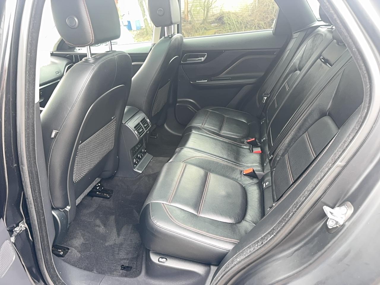 2017 Jaguar F-PACE 35t Prestige Photo