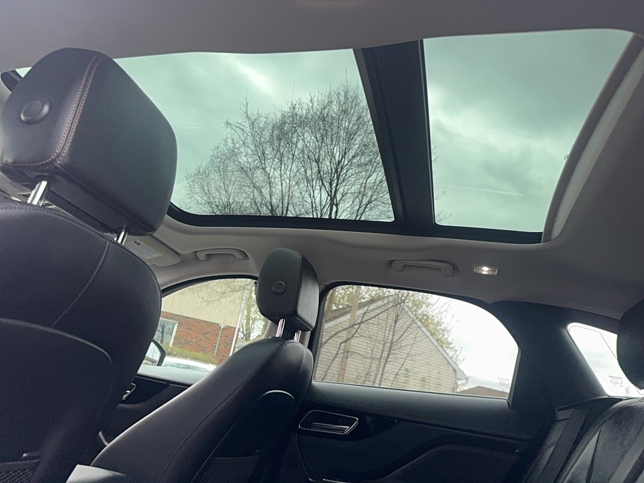 2017 Jaguar F-PACE 35t Prestige Photo