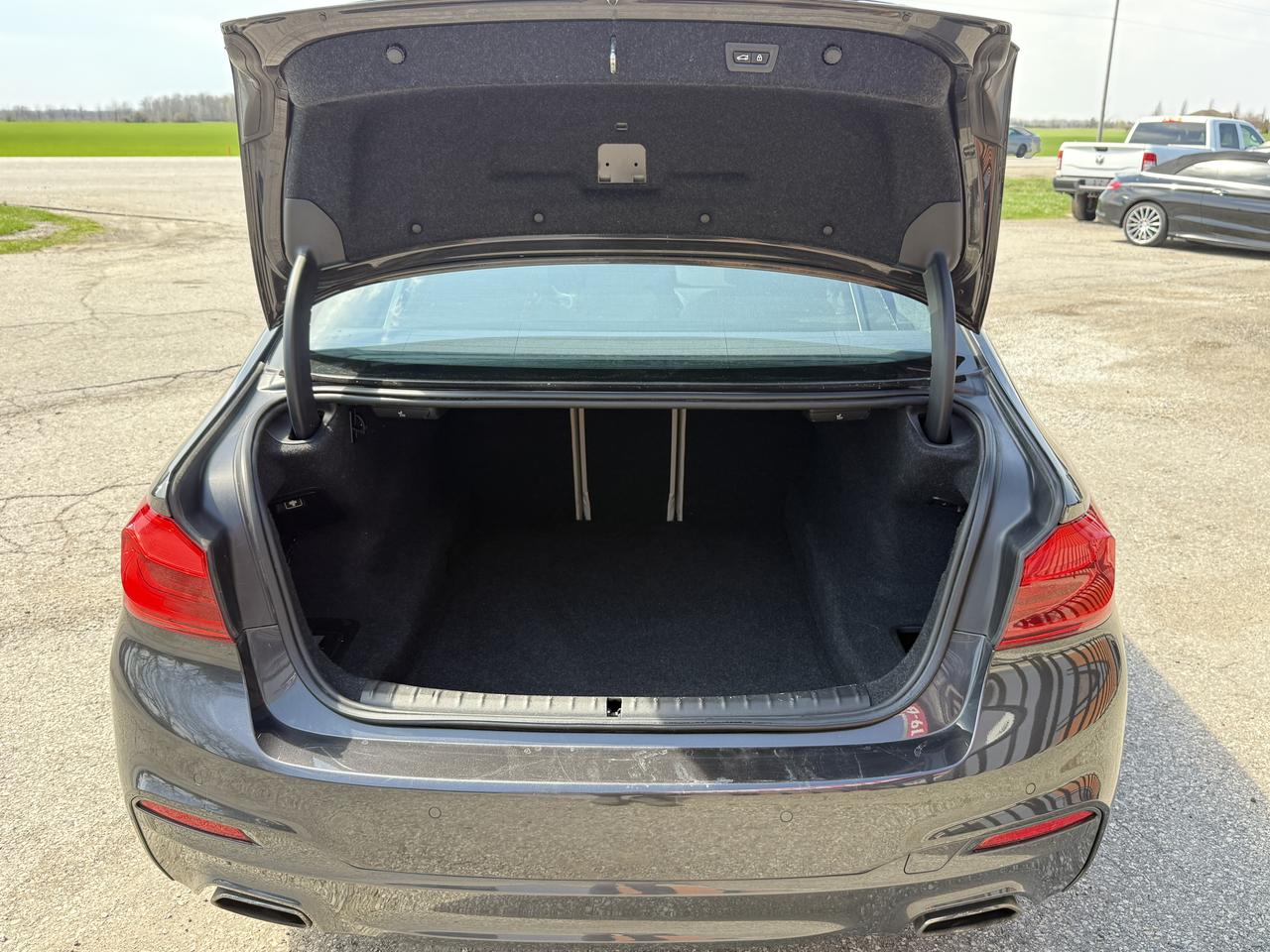 2017 BMW 5 Series 530i xDrive | Navigation | Backup Camera | Sunroof Photo4