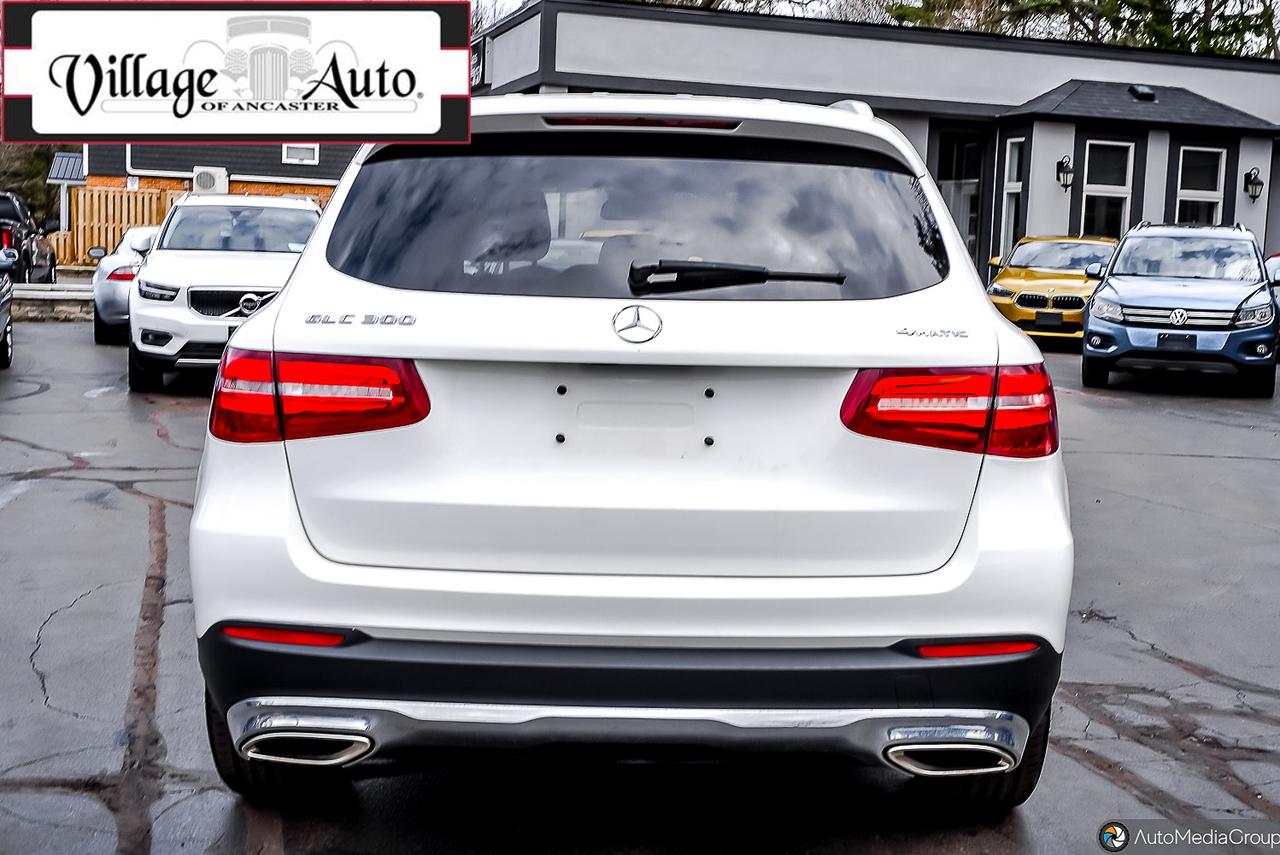 2017 Mercedes-Benz GLC-Class 4MATIC 4DR GLC 300 Photo