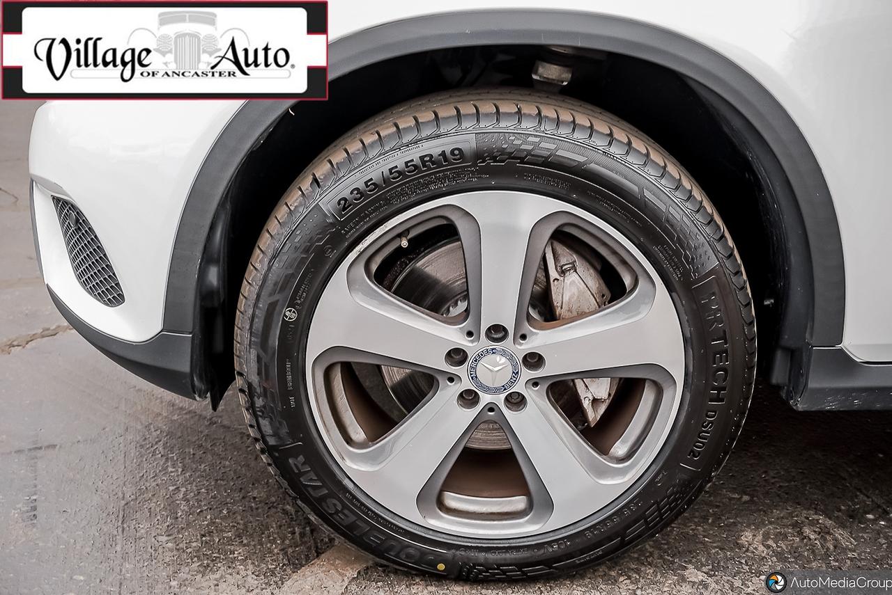 2017 Mercedes-Benz GLC-Class 4MATIC 4DR GLC 300 Photo