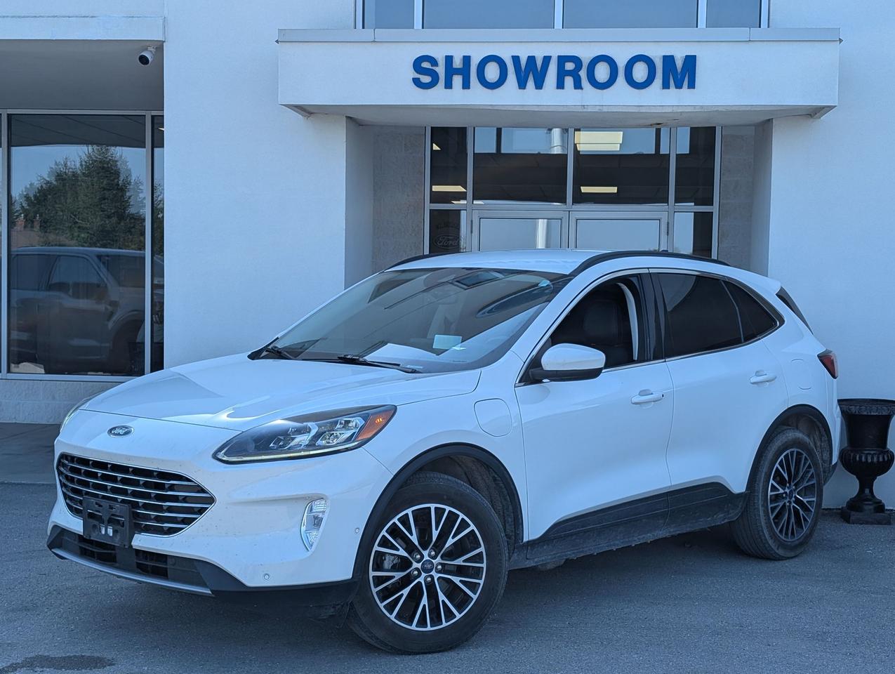 Used 2022 Ford Escape Titanium Plug-In Hybrid FWD for sale in Mount Brydges, ON