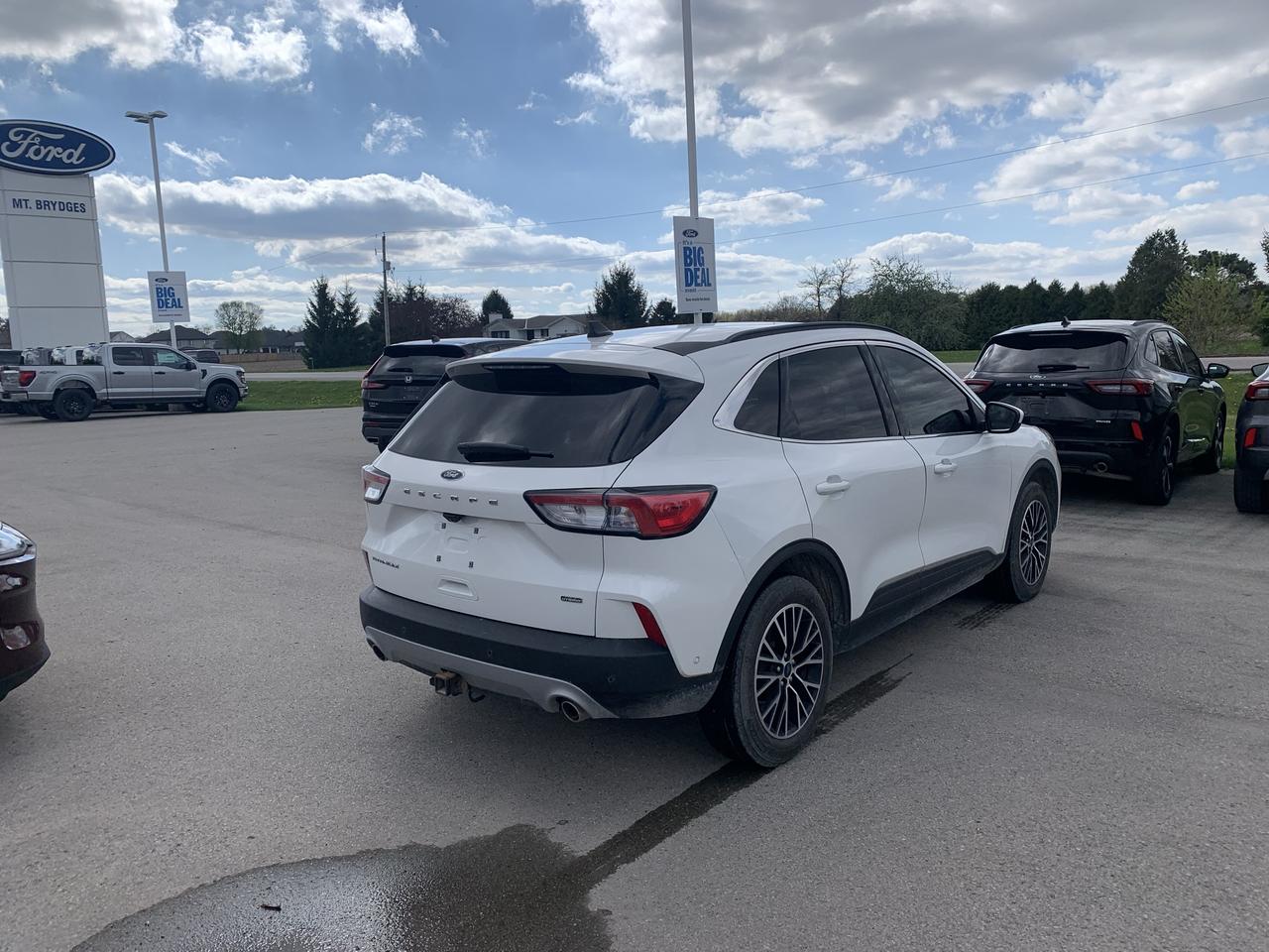 2022 Ford Escape Titanium Plug-In Hybrid FWD Photo4