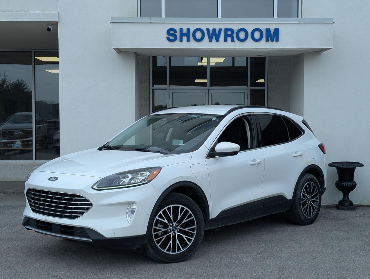 Used 2022 Ford Escape Titanium Plug-In Hybrid FWD for sale in Mount Brydges, ON