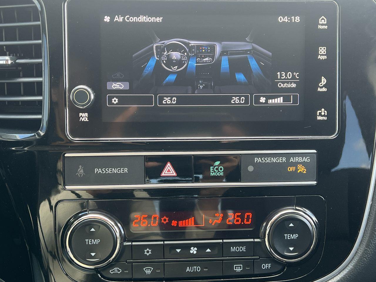 2019 Mitsubishi Outlander ES 4X4, HEATED FRONT SEATS, BACK UP CAM!! Photo