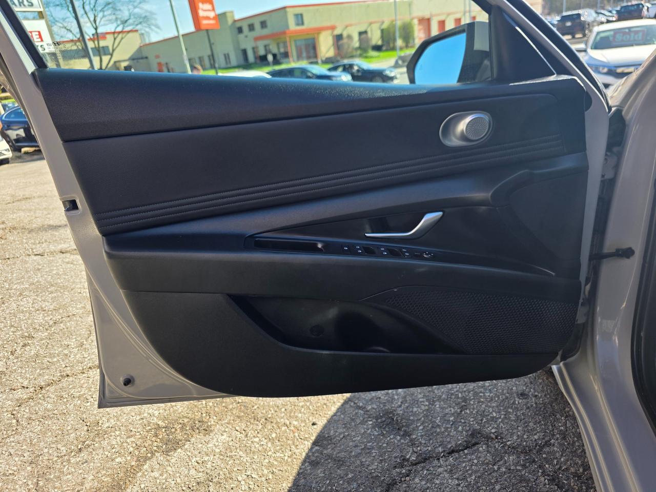 2023 Hyundai Elantra Preferred w/Tech Package LOW KMS | ONE OWNER | NAVI | Sunroof | BSM | Heated Seats Photo
