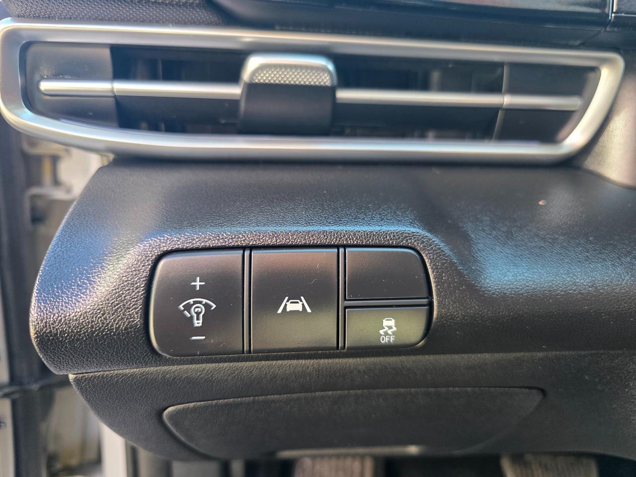 2023 Hyundai Elantra Preferred w/Tech Package LOW KMS | ONE OWNER | NAVI | Sunroof | BSM | Heated Seats Photo