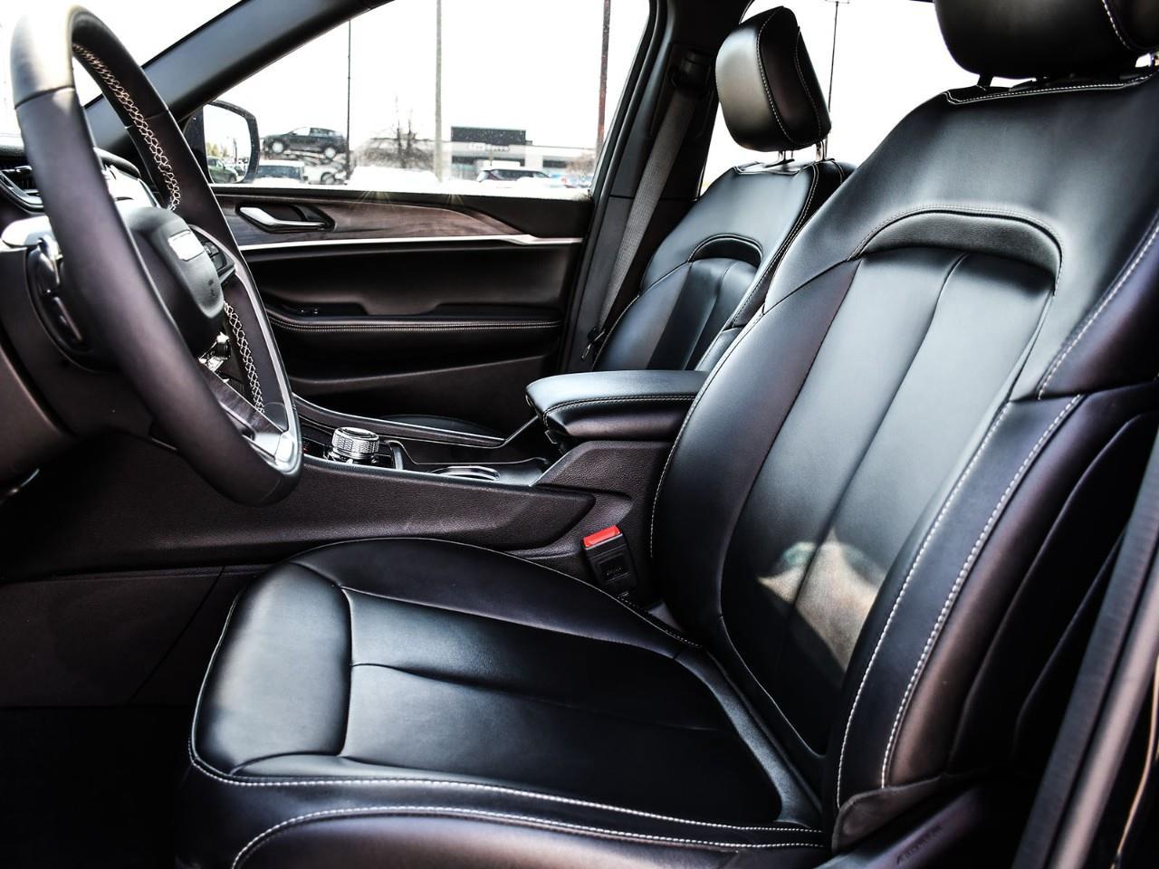 2024 Jeep Grand Cherokee 2024 Jeep Grand Cherokee Limited | Black Appearance Package | Stock #LK00819T Photo