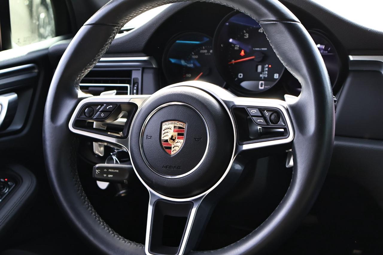 2020 Porsche Macan  Photo
