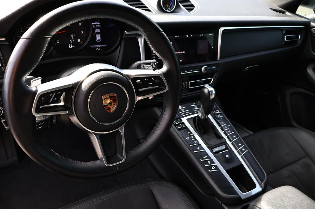 2020 Porsche Macan  Photo