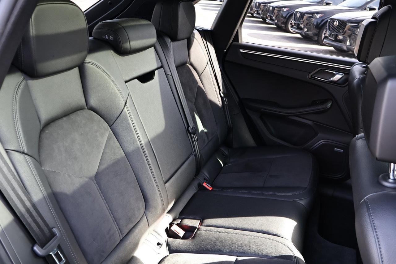 2020 Porsche Macan  Photo