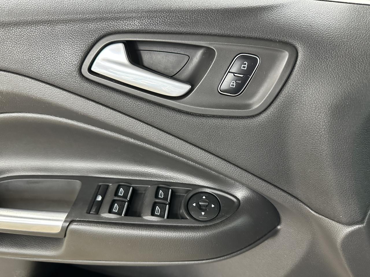 2017 Ford Escape 4WD 4dr SE Photo18