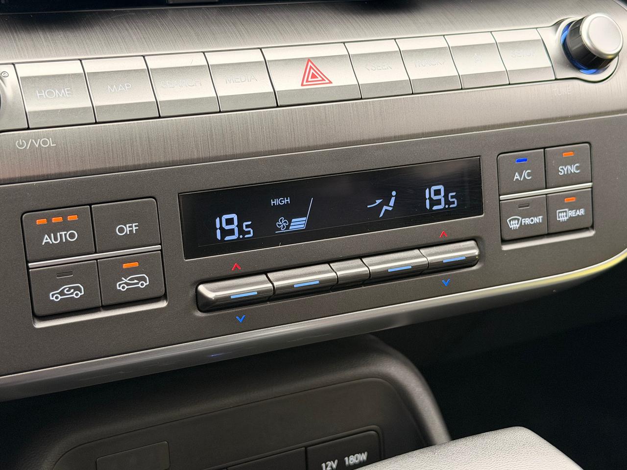 2025 Hyundai KONA Preferred Trend AWD+Roof+Drive Assist+CLEAN CARFAX Photo