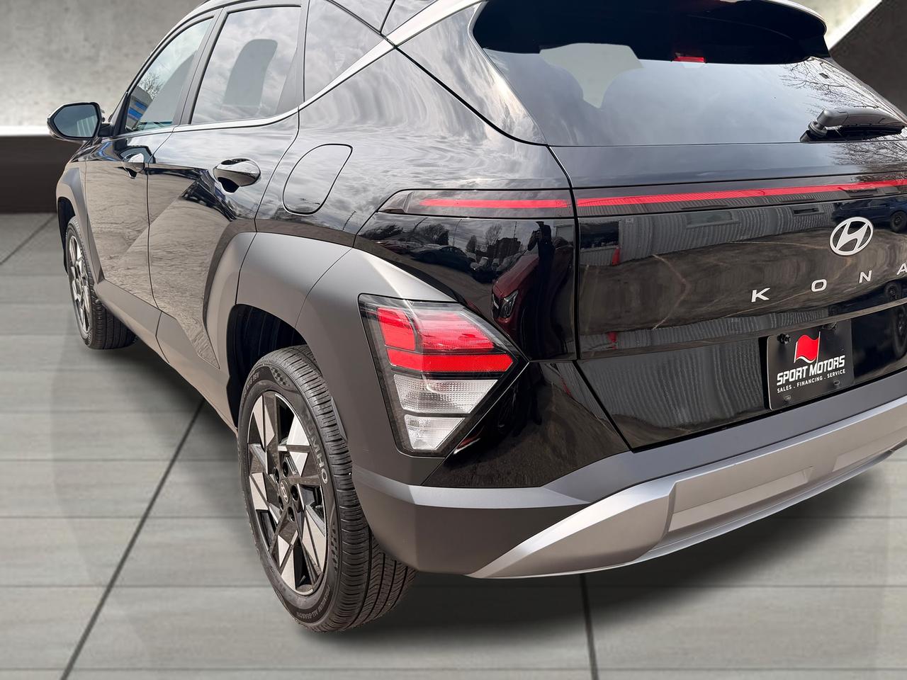 2025 Hyundai KONA Preferred Trend AWD+Roof+Drive Assist+CLEAN CARFAX Photo