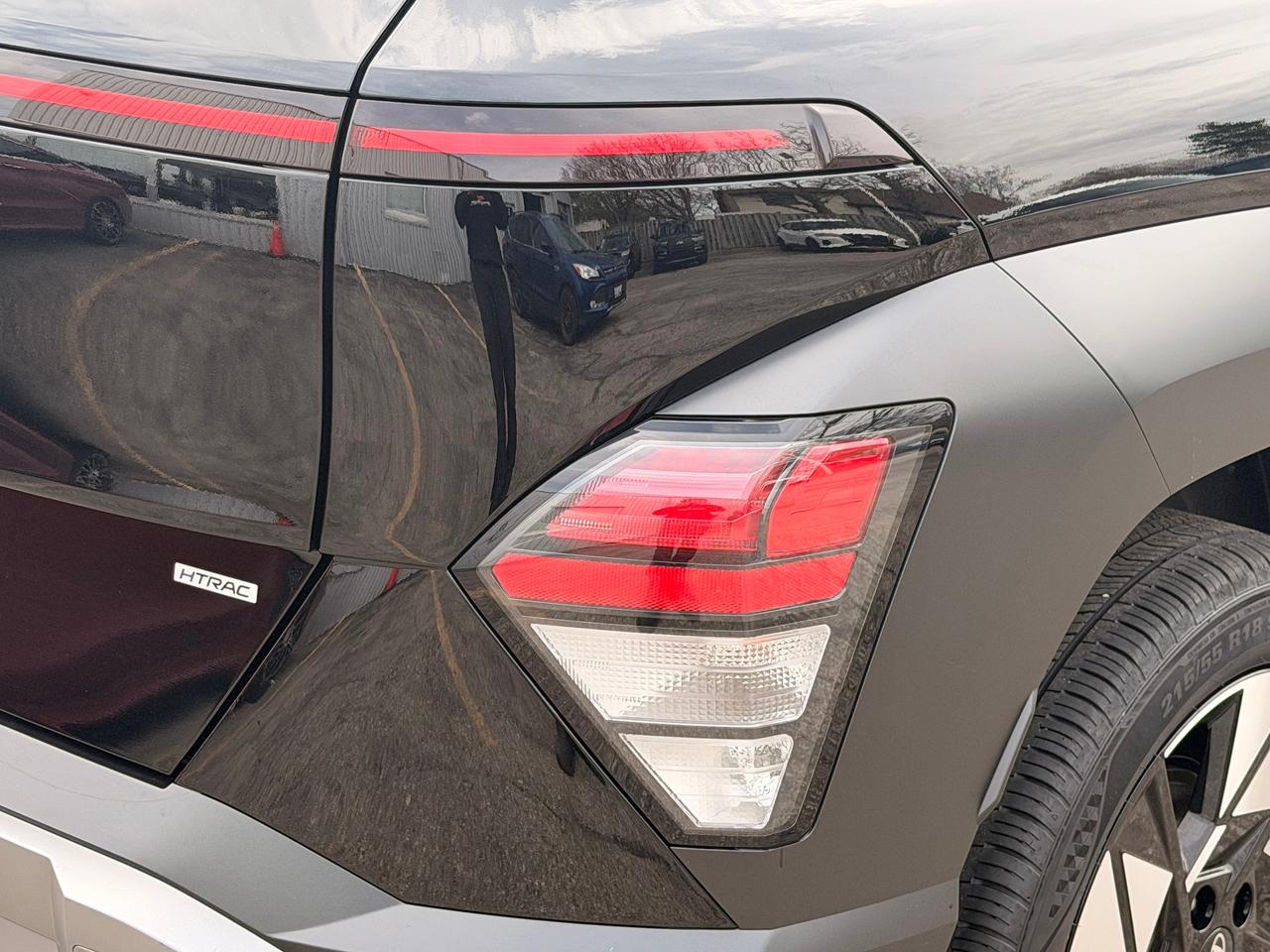 2025 Hyundai KONA Preferred Trend AWD+Roof+Drive Assist+CLEAN CARFAX Photo
