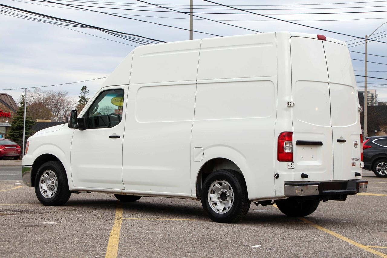 2015 Nissan NV 2500 SV Photo
