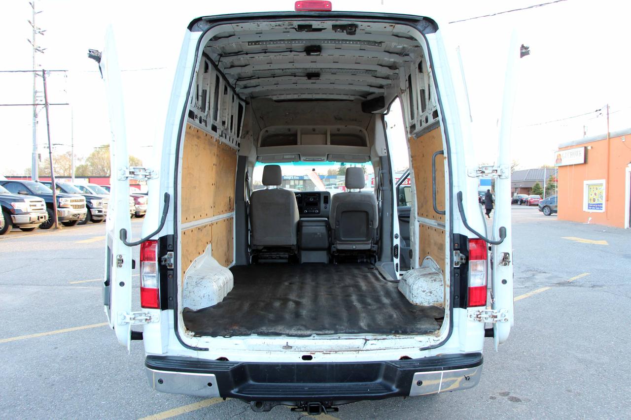 2015 Nissan NV 2500 SV Photo
