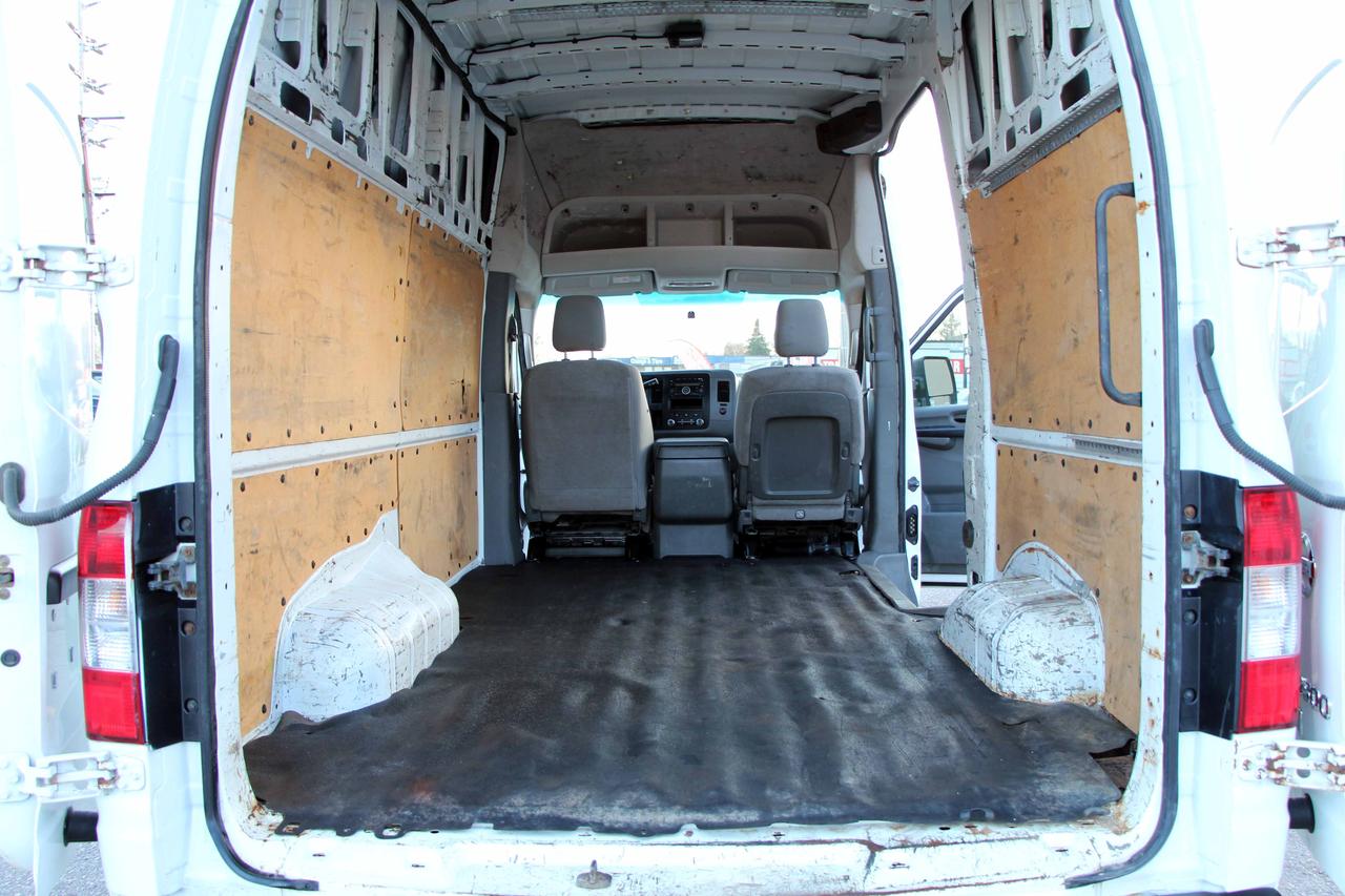 2015 Nissan NV 2500 SV Photo