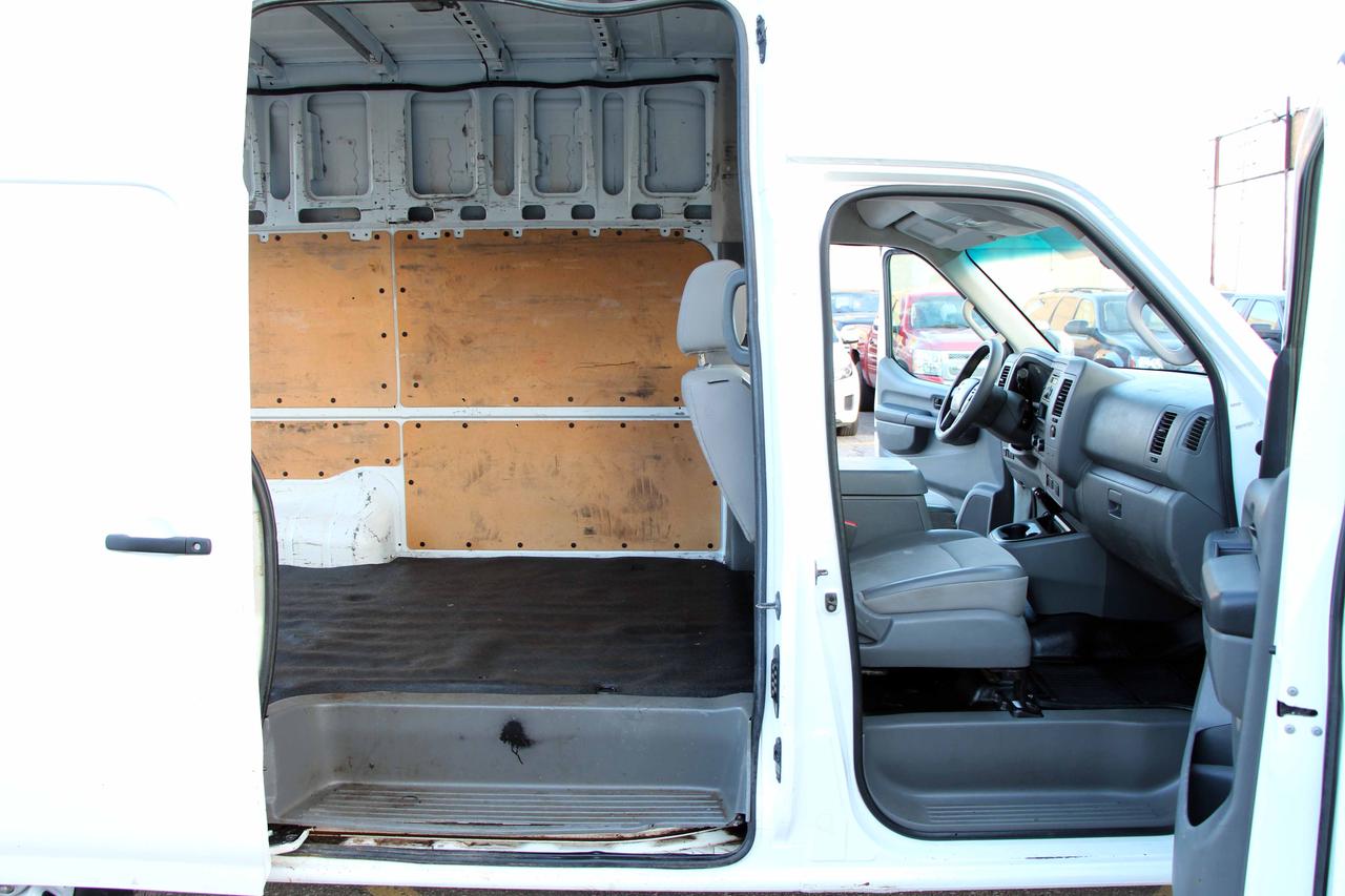 2015 Nissan NV 2500 SV Photo