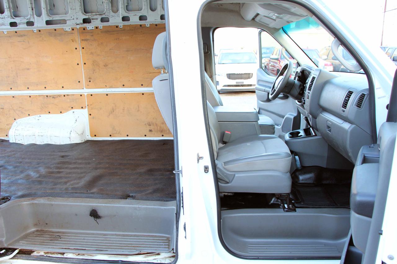 2015 Nissan NV 2500 SV Photo