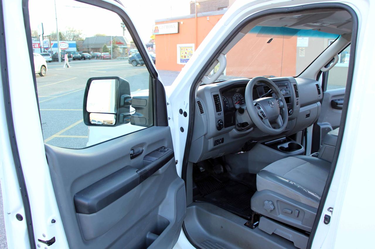 2015 Nissan NV 2500 SV Photo