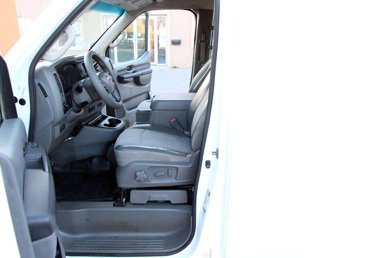 2015 Nissan NV 2500 SV Photo