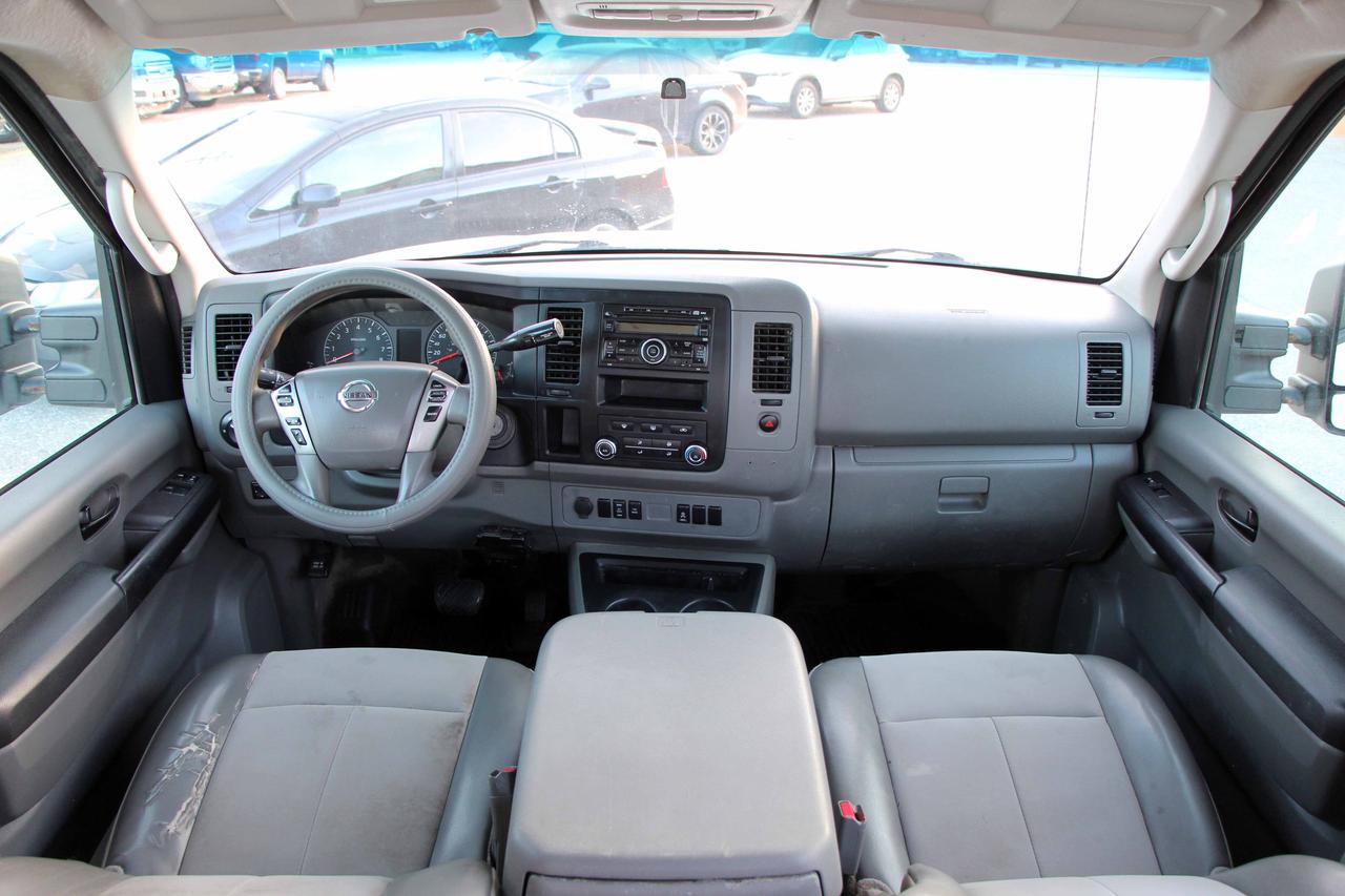 2015 Nissan NV 2500 SV Photo