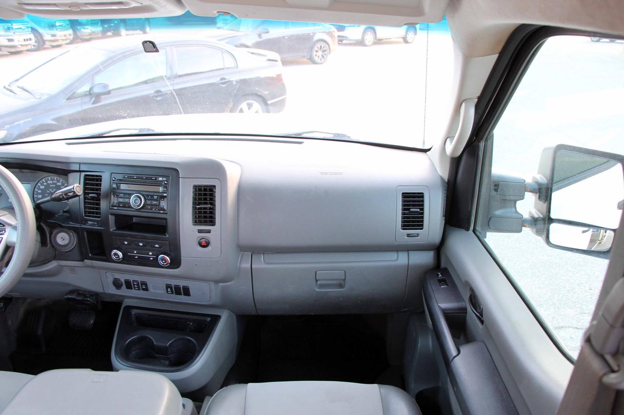2015 Nissan NV 2500 SV Photo