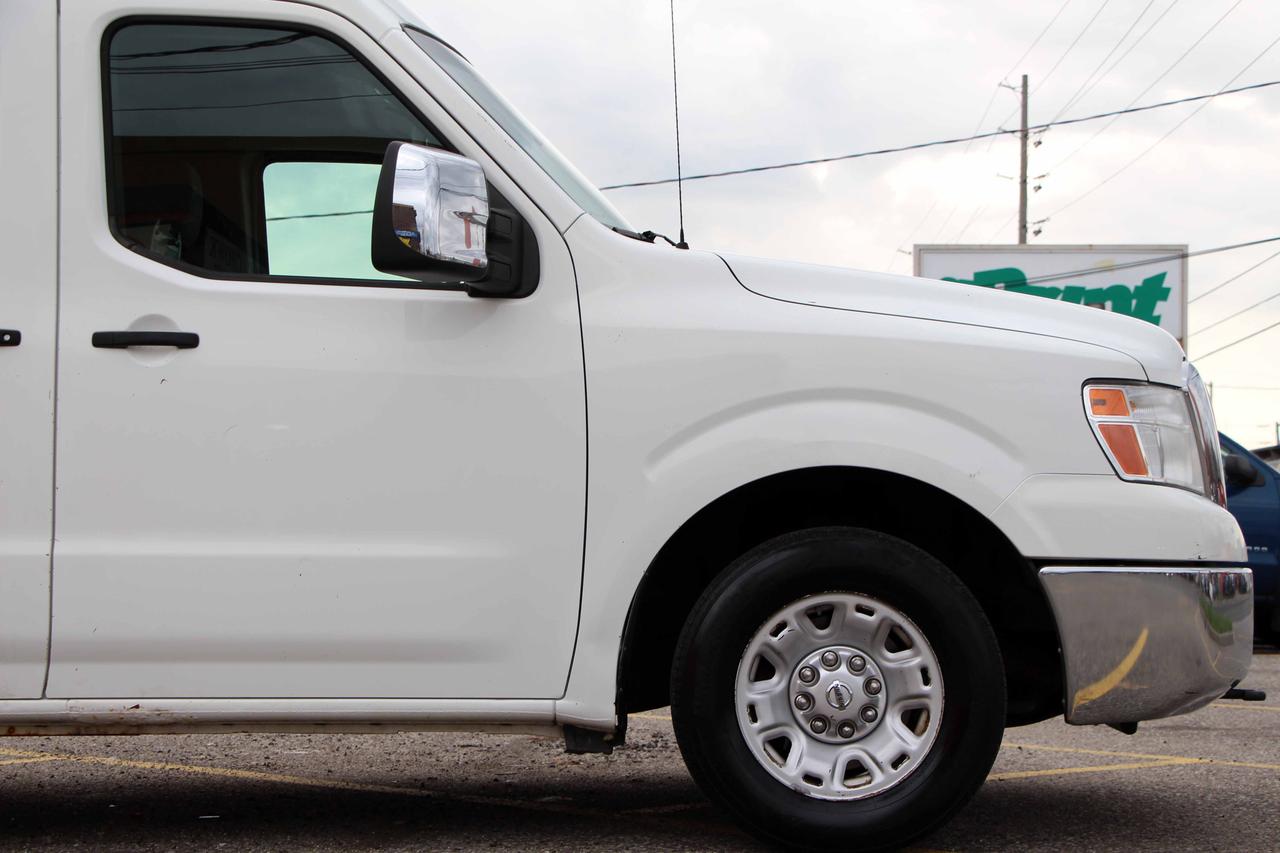 2015 Nissan NV 2500 SV Photo