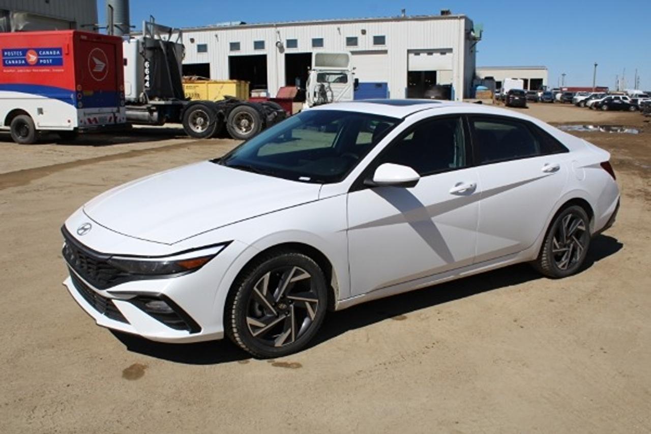 2024 Hyundai Elantra Preferred IVT w/Tech Pkg, Htd cloth, S/R, NAV, BUC - Photo #1
