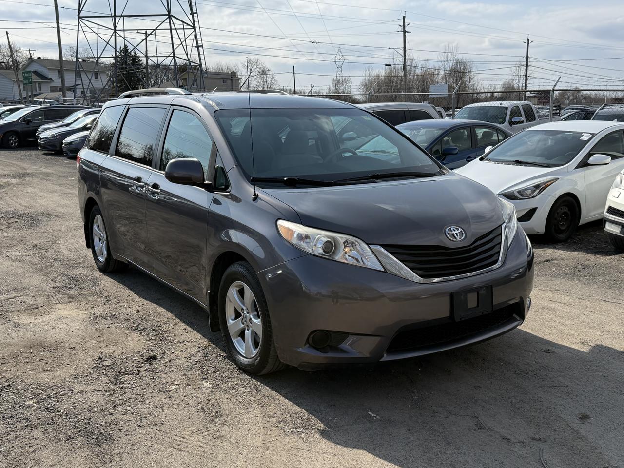 2013 Toyota Sienna LE Photo