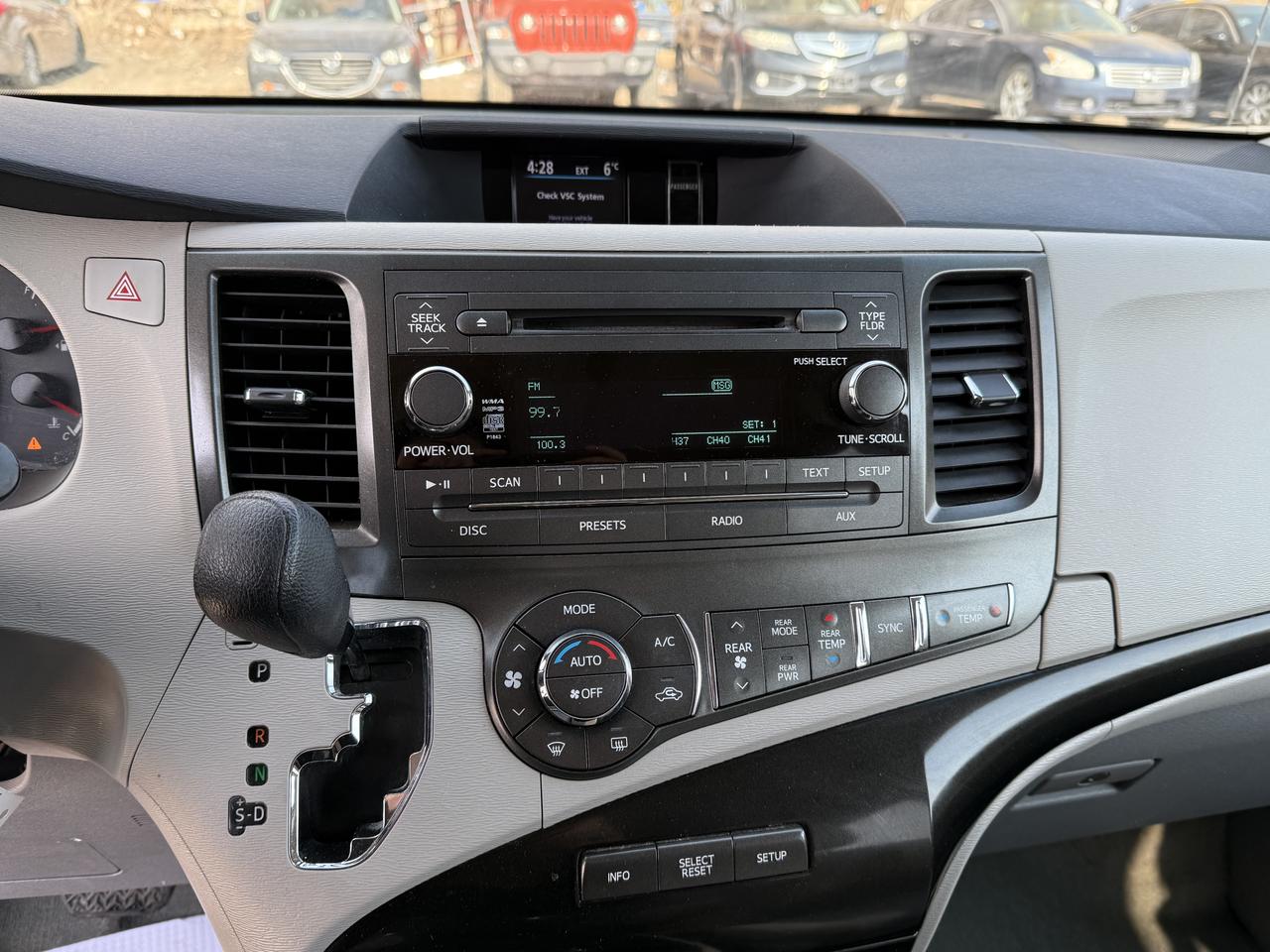 2013 Toyota Sienna LE Photo