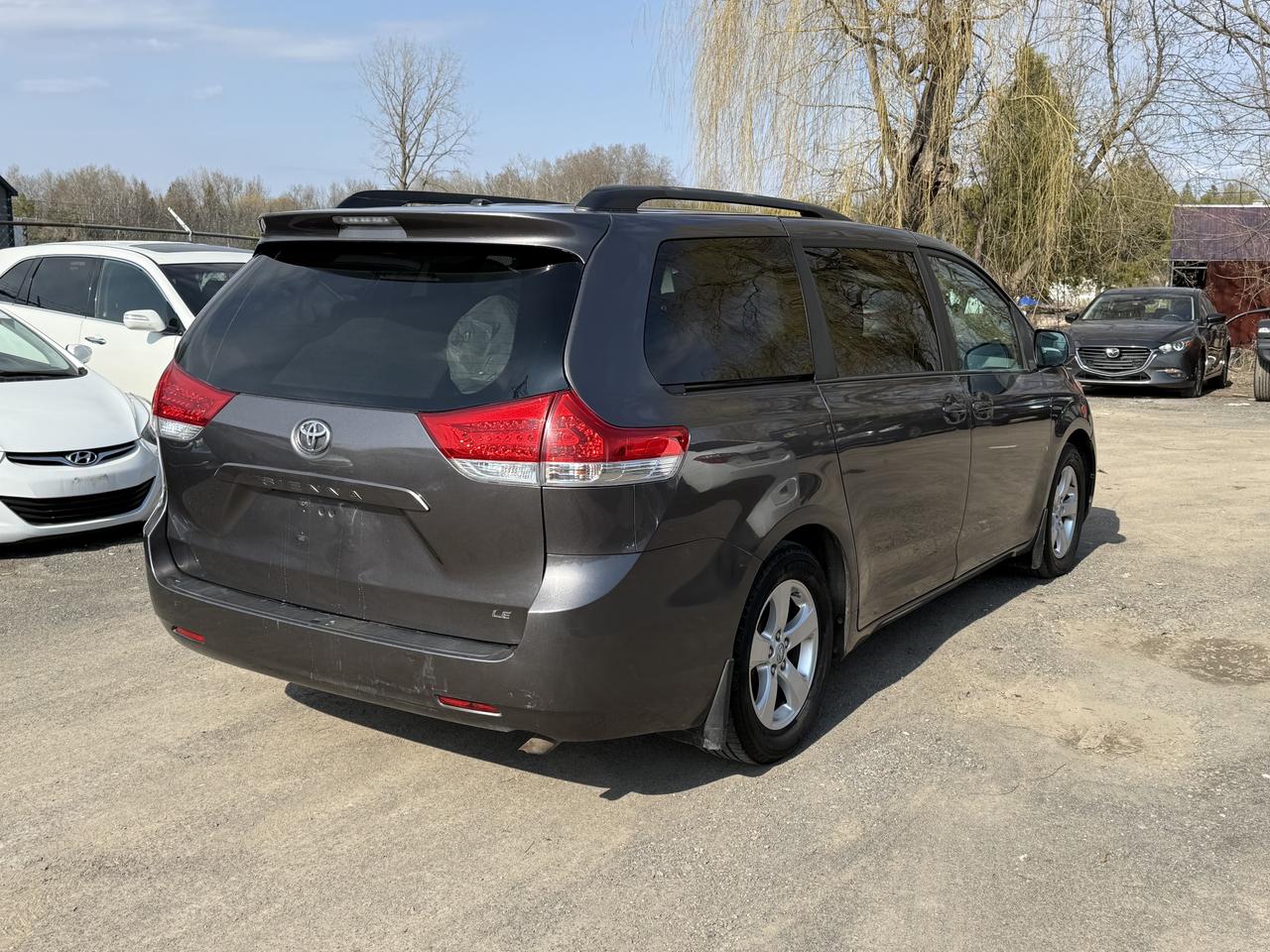 2013 Toyota Sienna LE Photo4