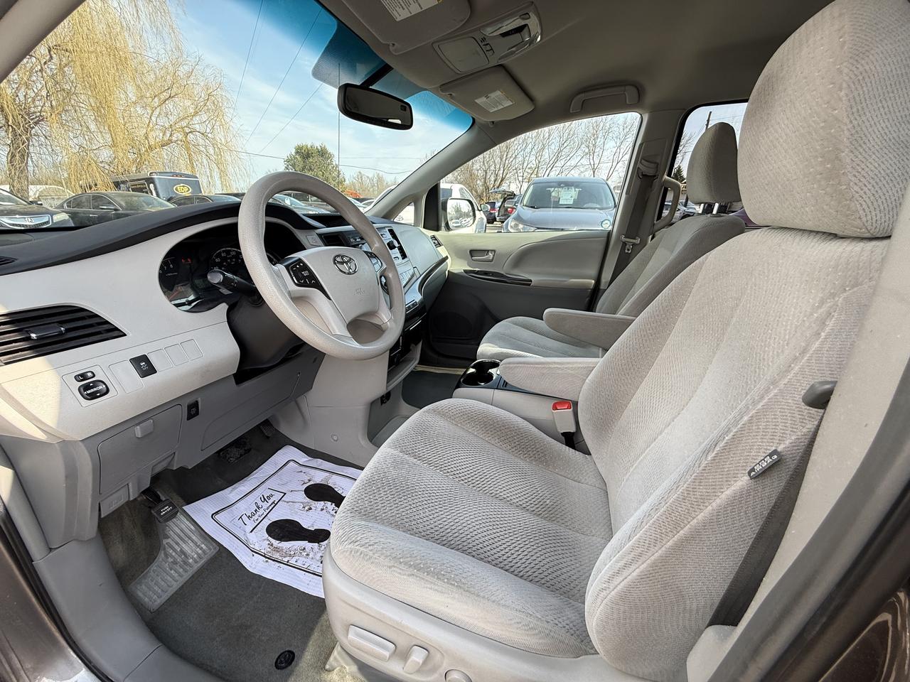 2013 Toyota Sienna LE Photo