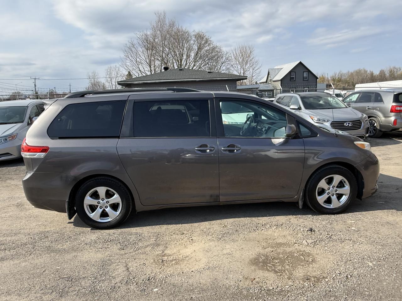 2013 Toyota Sienna LE Photo