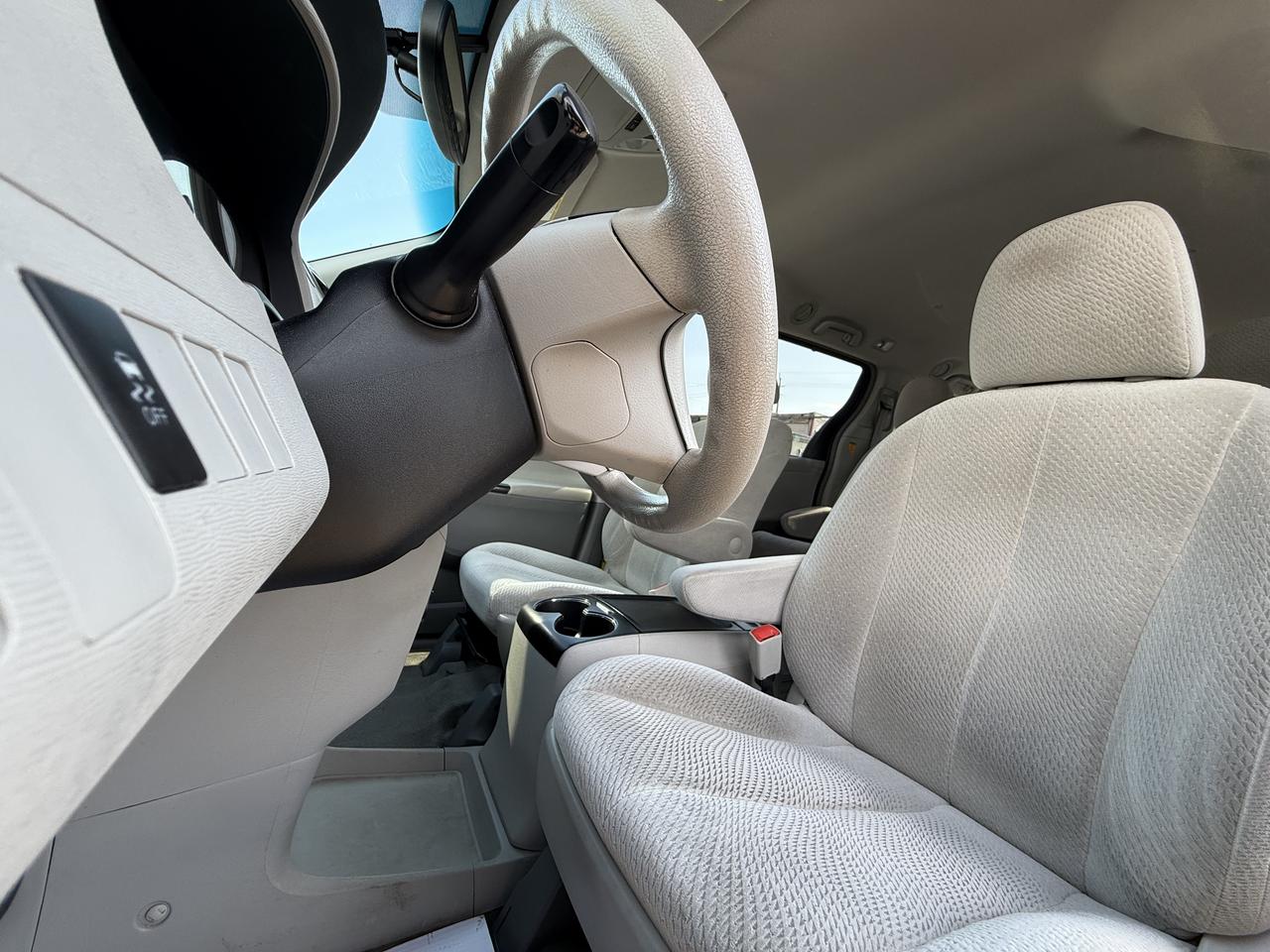 2013 Toyota Sienna LE Photo