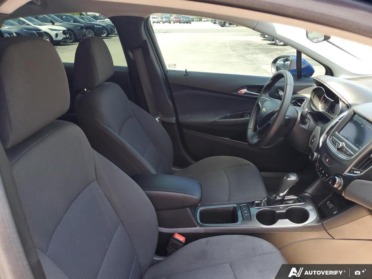 2019 Chevrolet Cruze LT-REMOTE START-BACK UP CAMERA-HEATED SEATS Photo