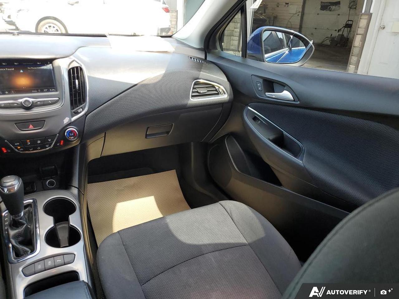 2019 Chevrolet Cruze LT-REMOTE START-BACK UP CAMERA-HEATED SEATS Photo