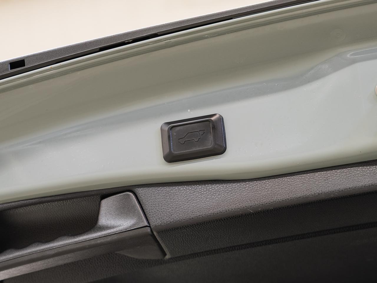 2019 Toyota RAV4 TRAIL AWD | Leather | Sunroof | Cooled Seats | BSM Photo
