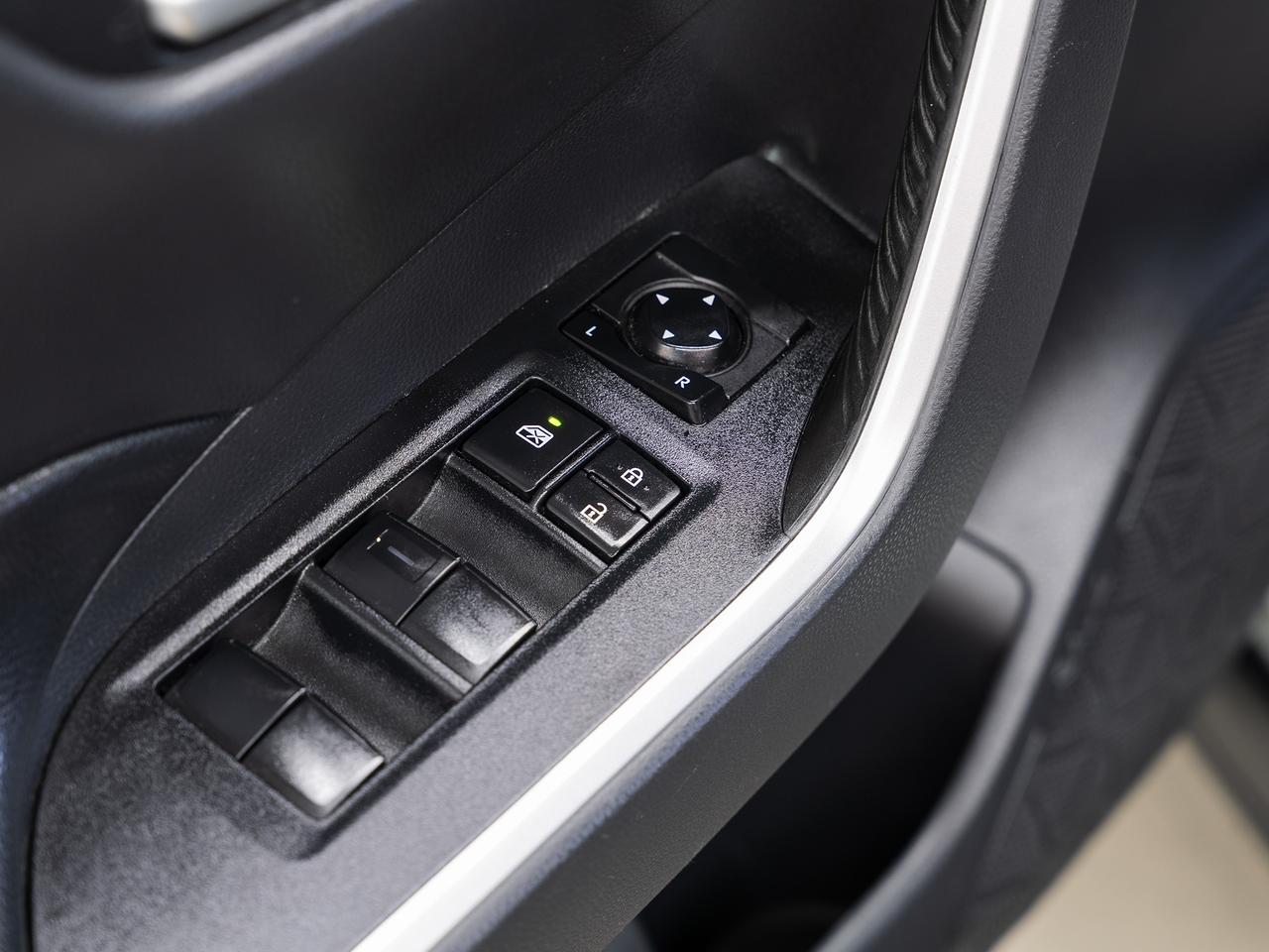 2019 Toyota RAV4 TRAIL AWD | Leather | Sunroof | Cooled Seats | BSM Photo