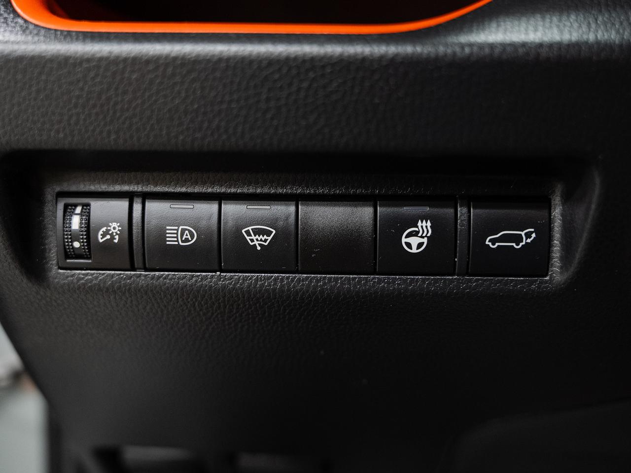 2019 Toyota RAV4 TRAIL AWD | Leather | Sunroof | Cooled Seats | BSM