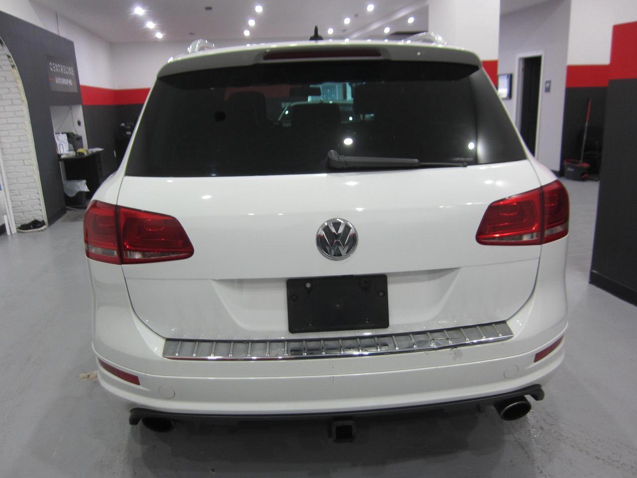 2014 Volkswagen Touareg SPORT Photo