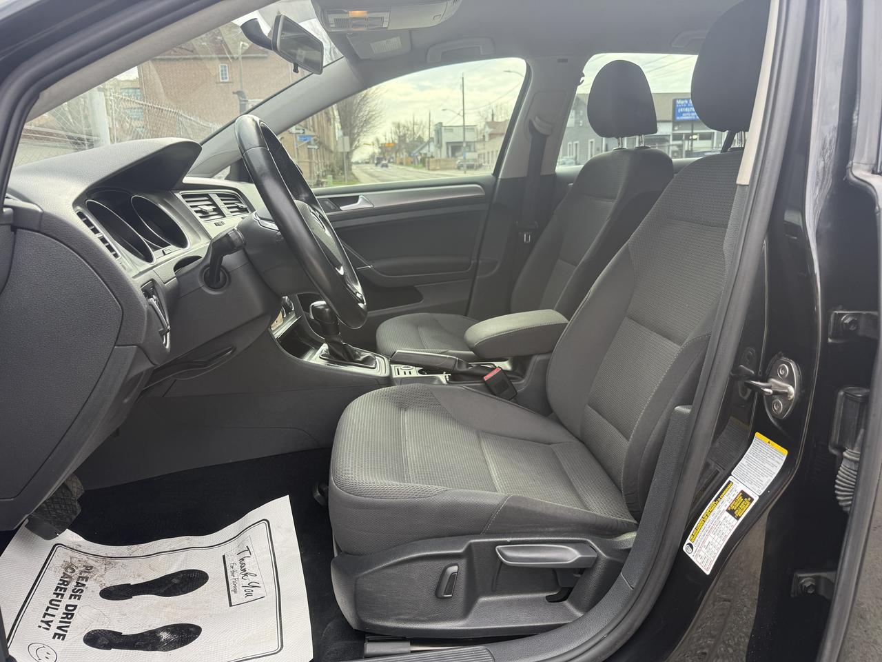 2015 Volkswagen Golf TRENDLINE Photo