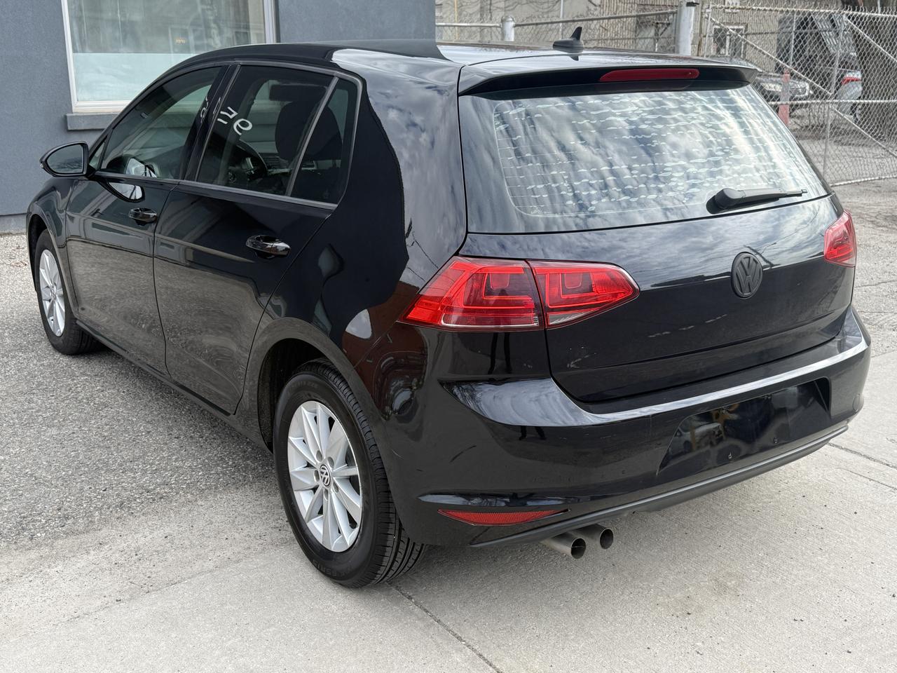 2015 Volkswagen Golf TRENDLINE Photo
