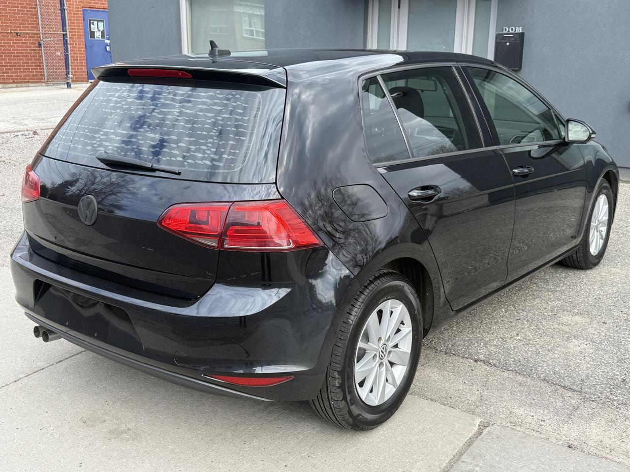 2015 Volkswagen Golf TRENDLINE Photo4